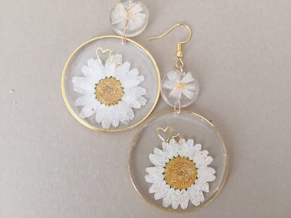 boucles d'oreilles fait main avec fleur